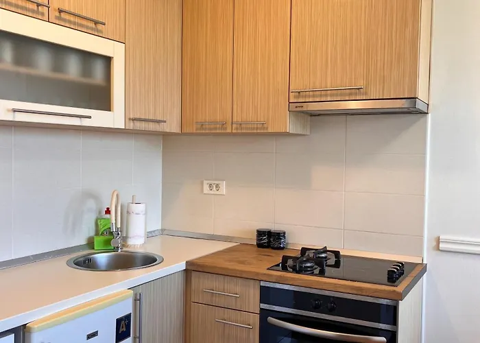 Deliri With Private Parking Split