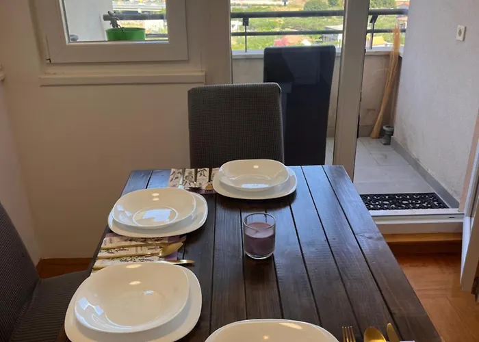 Deliri With Private Parking Apartman